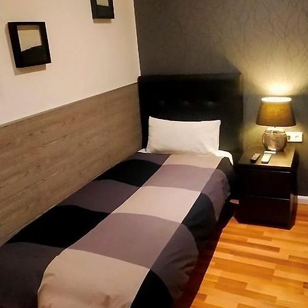 Single Rooms Madrid Extérieur photo